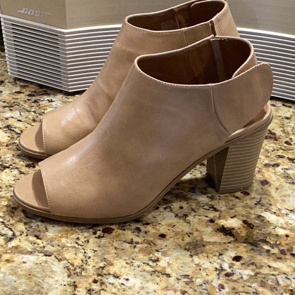 Candie’s open toe sandals.